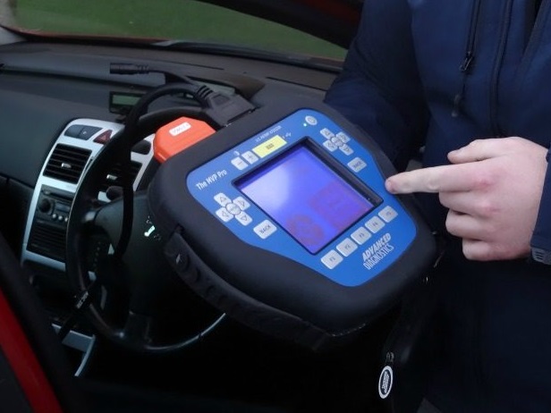 car key programming tablet